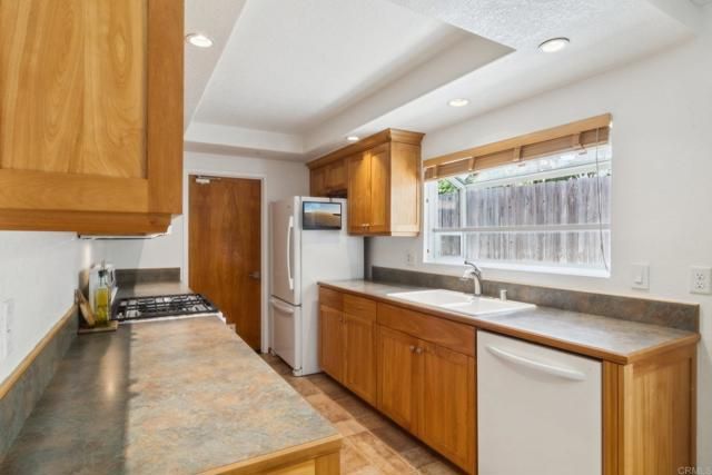 1092 Hidden Vale Drive, Vista, CA 92081