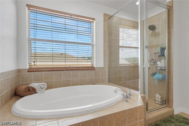 1557 Birdie DR, Naples, FL 34120