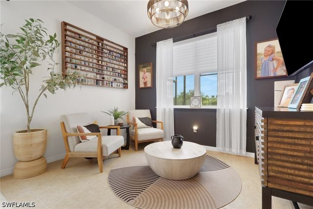 1557 Birdie DR, Naples, FL 34120