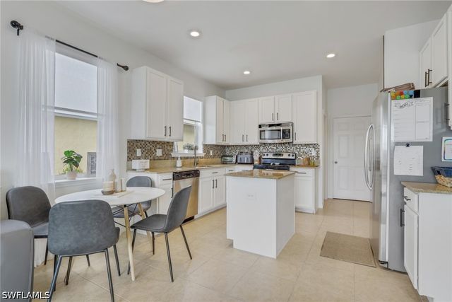 1557 Birdie DR, Naples, FL 34120