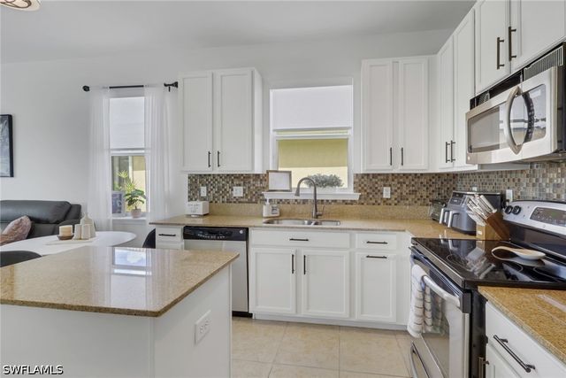 1557 Birdie DR, Naples, FL 34120