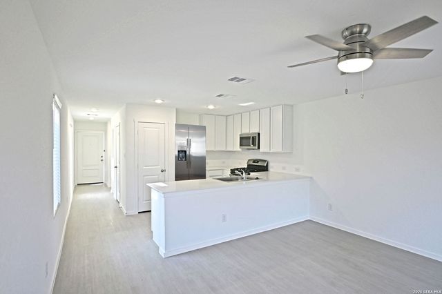 6718 Marble Ridge, Elmendorf, TX 78112