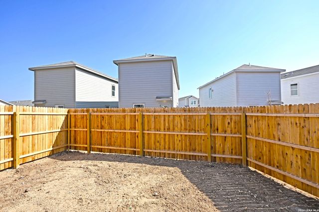 6718 Marble Ridge, Elmendorf, TX 78112