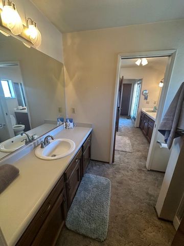 8213 E Monte Vista Ave, Denair, CA 95316