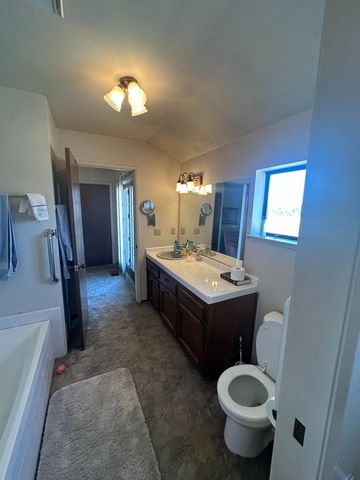 8213 E Monte Vista Ave, Denair, CA 95316