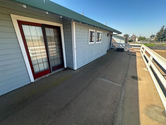 8213 E Monte Vista Ave, Denair, CA 95316