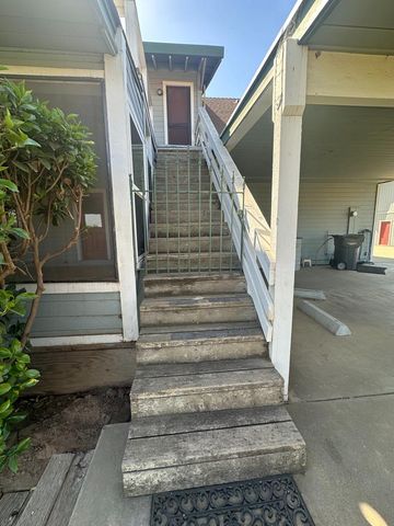 8213 E Monte Vista Ave, Denair, CA 95316