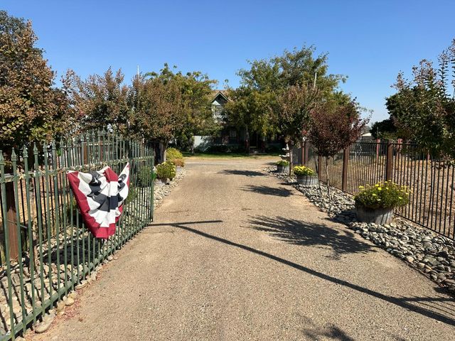 8213 E Monte Vista Ave, Denair, CA 95316