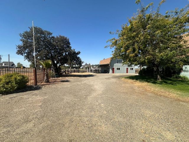 8213 E Monte Vista Ave, Denair, CA 95316