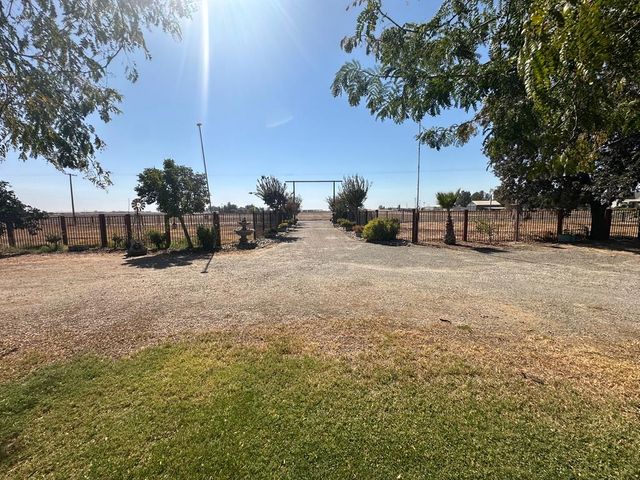 8213 E Monte Vista Ave, Denair, CA 95316