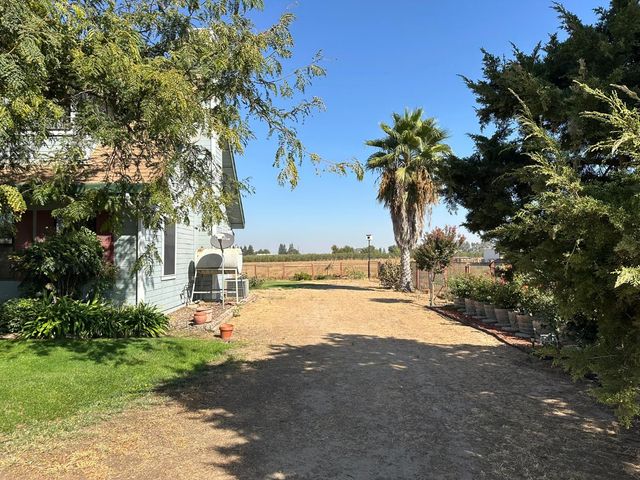 8213 E Monte Vista Ave, Denair, CA 95316
