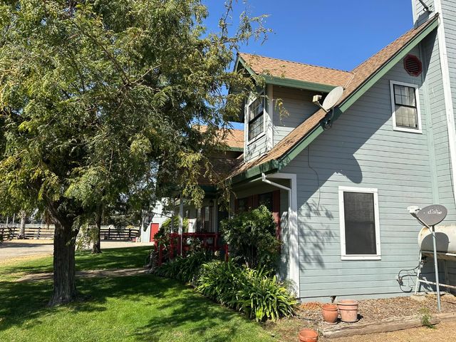 8213 E Monte Vista Ave, Denair, CA 95316