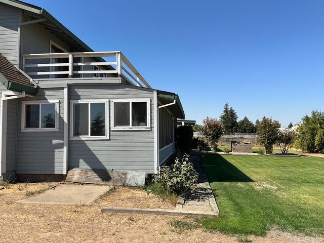 8213 E Monte Vista Ave, Denair, CA 95316