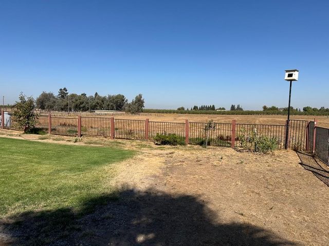 8213 E Monte Vista Ave, Denair, CA 95316