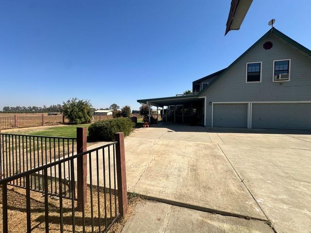 8213 E Monte Vista Ave, Denair, CA 95316