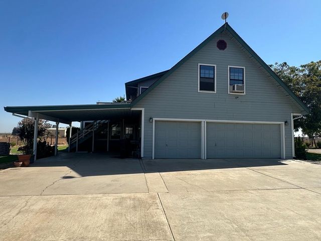 8213 E Monte Vista Ave, Denair, CA 95316