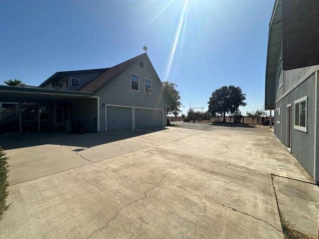 8213 E Monte Vista Ave, Denair, CA 95316