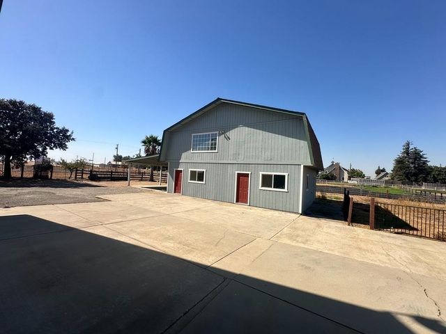 8213 E Monte Vista Ave, Denair, CA 95316