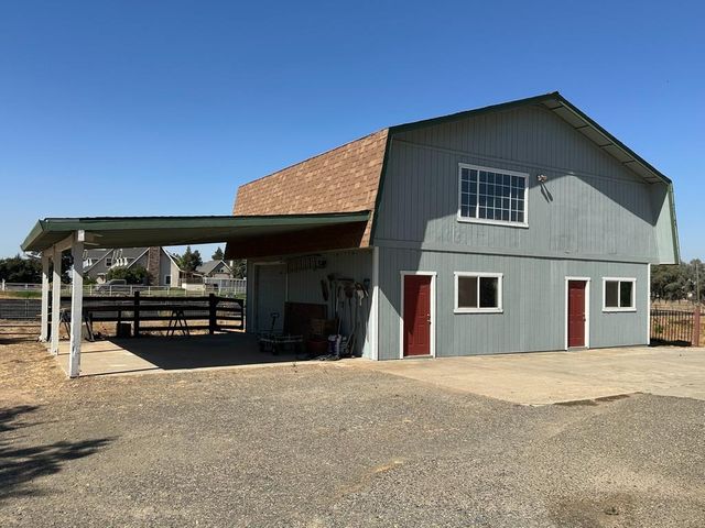 8213 E Monte Vista Ave, Denair, CA 95316