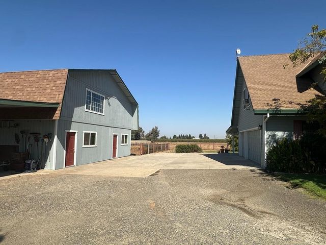 8213 E Monte Vista Ave, Denair, CA 95316