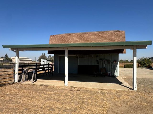 8213 E Monte Vista Ave, Denair, CA 95316