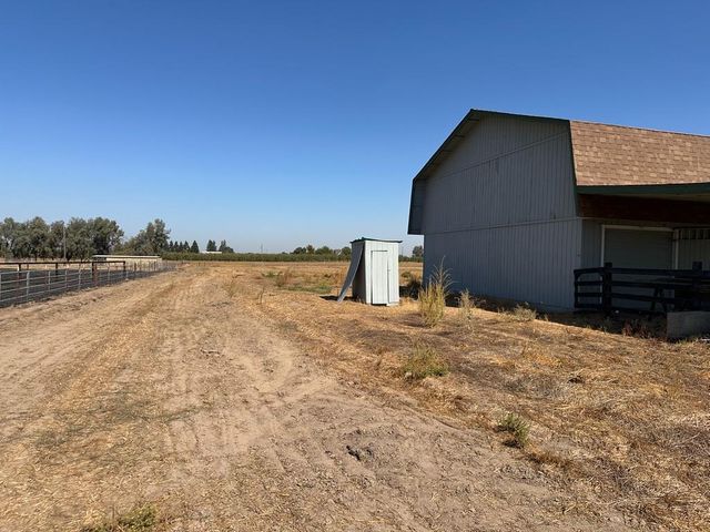 8213 E Monte Vista Ave, Denair, CA 95316