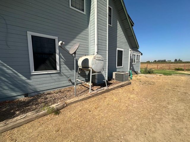 8213 E Monte Vista Ave, Denair, CA 95316