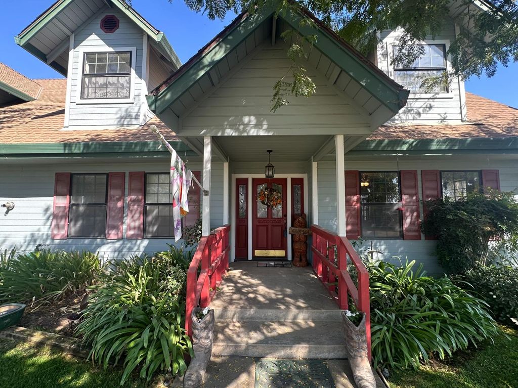8213 E Monte Vista Ave, Denair, CA 95316