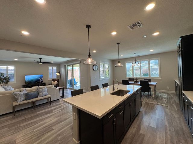 7009 Fox Trot Way, Roseville, CA 95747