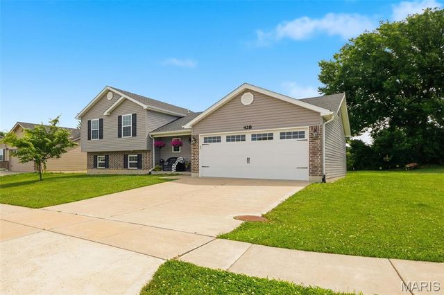 428 Honeysuckle Creek Drive, Wentzville, MO 63385