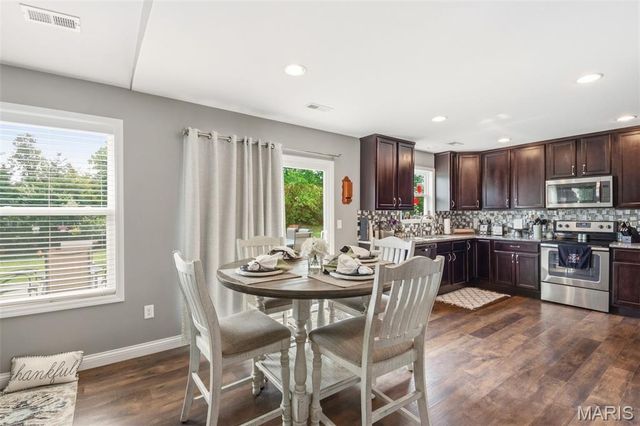 428 Honeysuckle Creek Drive, Wentzville, MO 63385