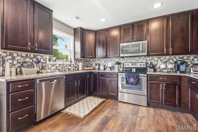 428 Honeysuckle Creek Drive, Wentzville, MO 63385