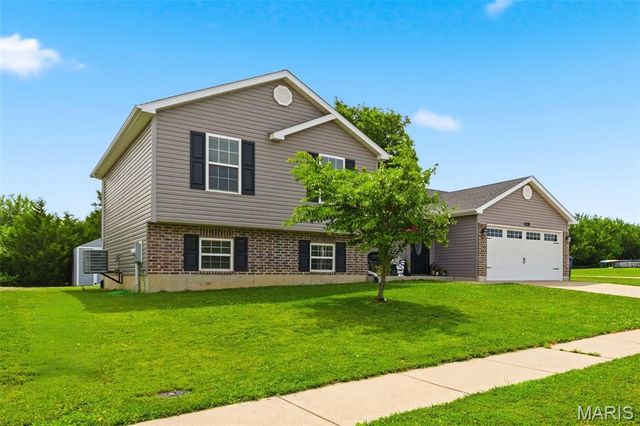 428 Honeysuckle Creek Drive, Wentzville, MO 63385