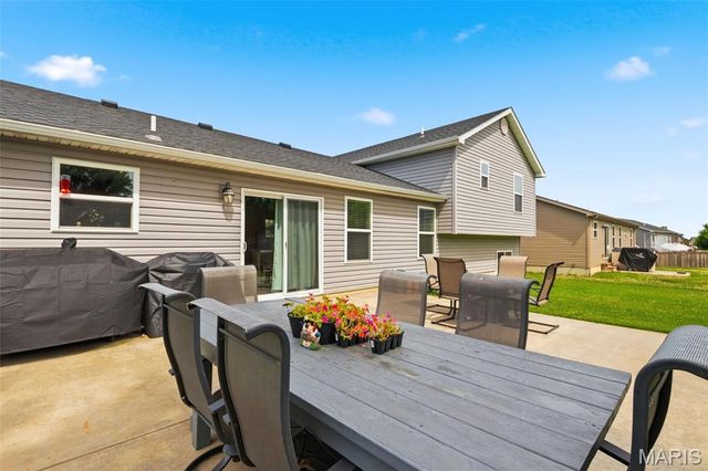 428 Honeysuckle Creek Drive, Wentzville, MO 63385