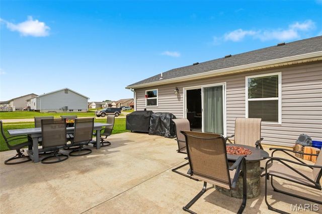 428 Honeysuckle Creek Drive, Wentzville, MO 63385