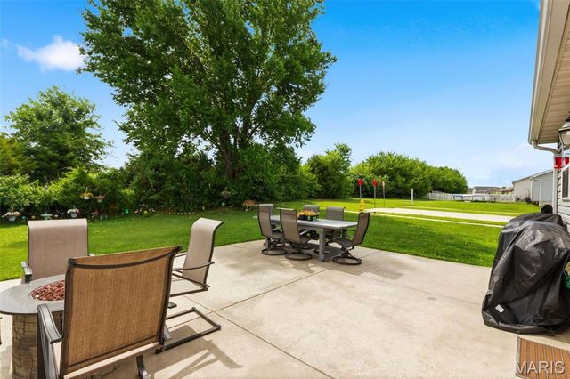 428 Honeysuckle Creek Drive, Wentzville, MO 63385