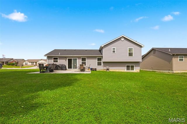 428 Honeysuckle Creek Drive, Wentzville, MO 63385