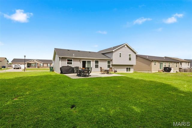 428 Honeysuckle Creek Drive, Wentzville, MO 63385