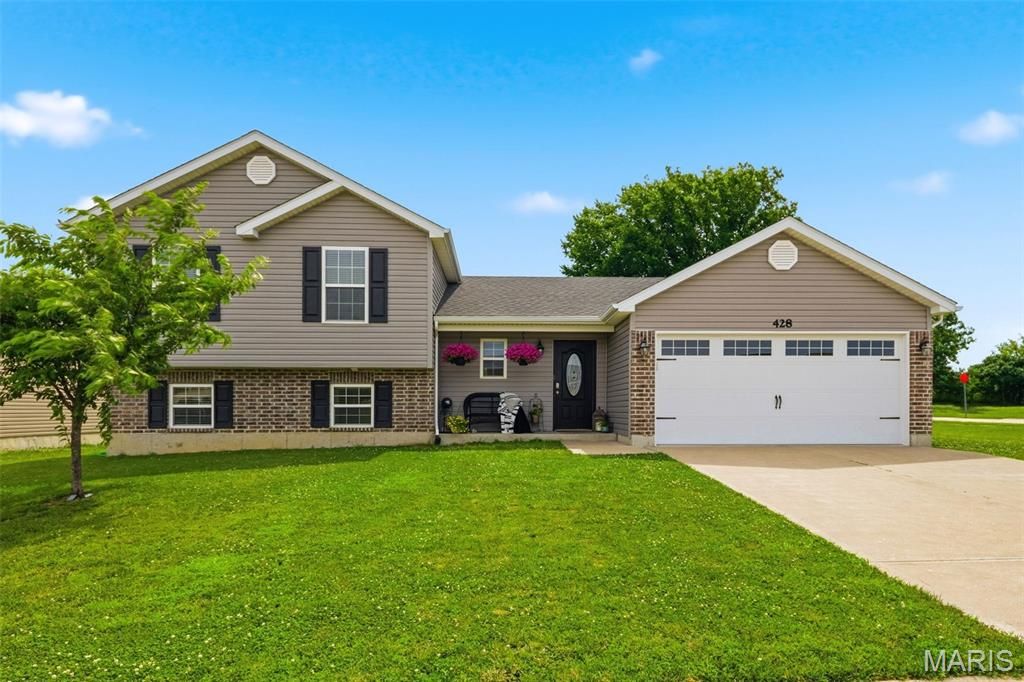 428 Honeysuckle Creek Drive, Wentzville, MO 63385