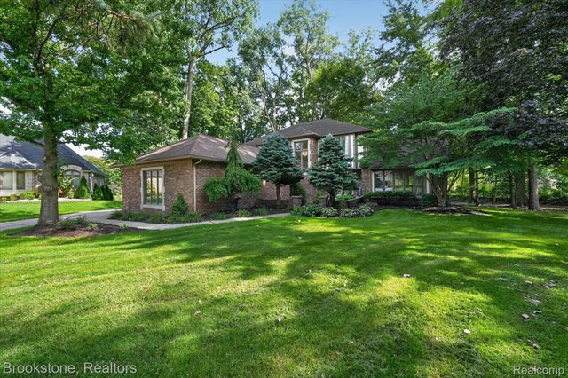 11390 Silverlake Court, Shelby Charter Township, MI 48317