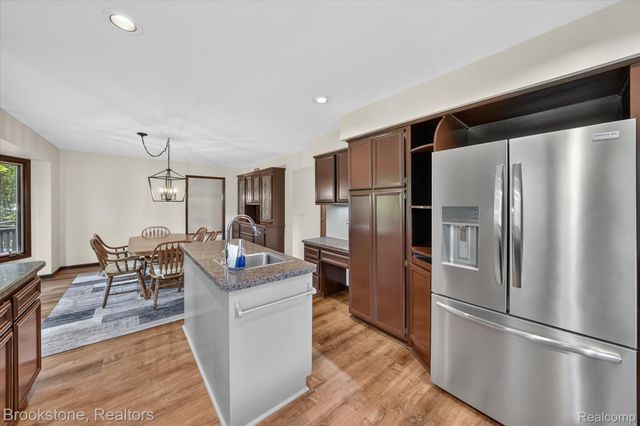 11390 Silverlake Court, Shelby Charter Township, MI 48317