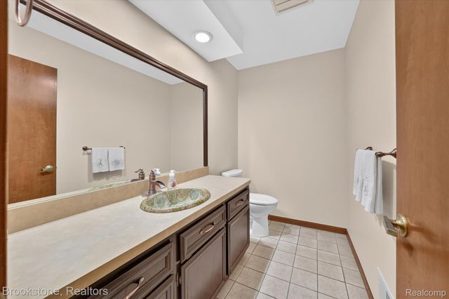 11390 Silverlake Court, Shelby Charter Township, MI 48317