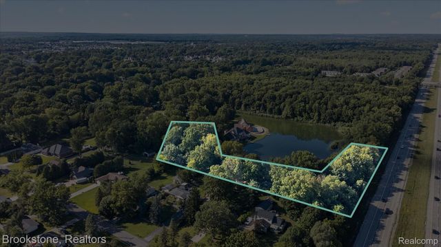 11390 Silverlake Court, Shelby Charter Township, MI 48317