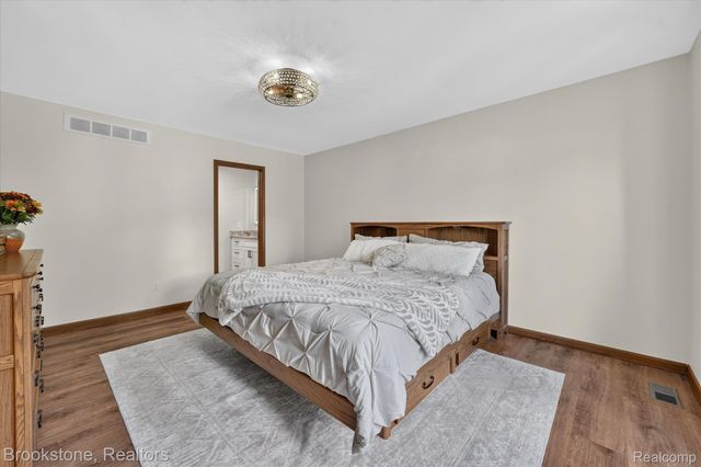 11390 Silverlake Court, Shelby Charter Township, MI 48317