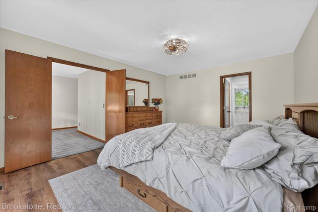 11390 Silverlake Court, Shelby Charter Township, MI 48317