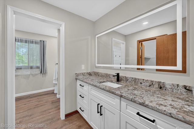 11390 Silverlake Court, Shelby Charter Township, MI 48317