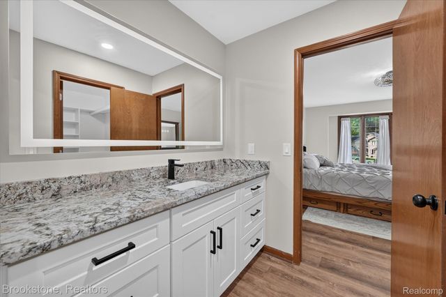 11390 Silverlake Court, Shelby Charter Township, MI 48317
