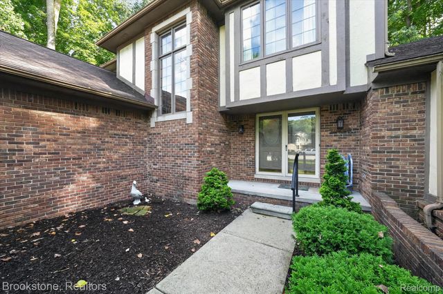 11390 Silverlake Court, Shelby Charter Township, MI 48317