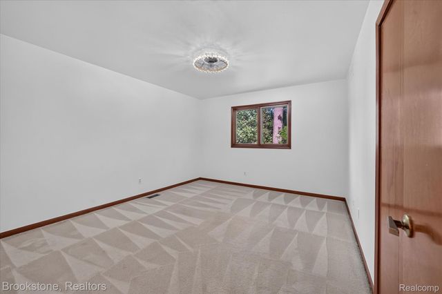11390 Silverlake Court, Shelby Charter Township, MI 48317