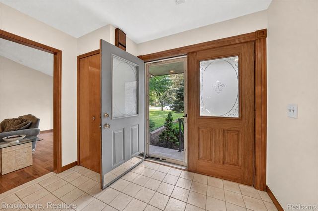 11390 Silverlake Court, Shelby Charter Township, MI 48317